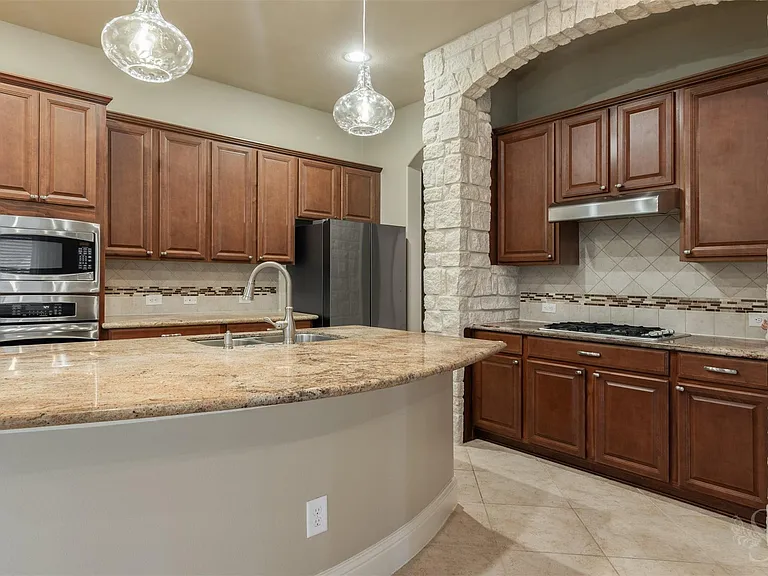 32611 Waltham Xing — Photo 20