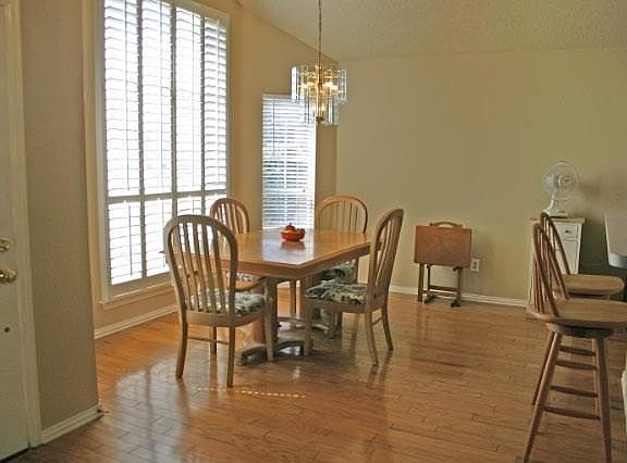 4th image of 1203 Old Knoll Dr