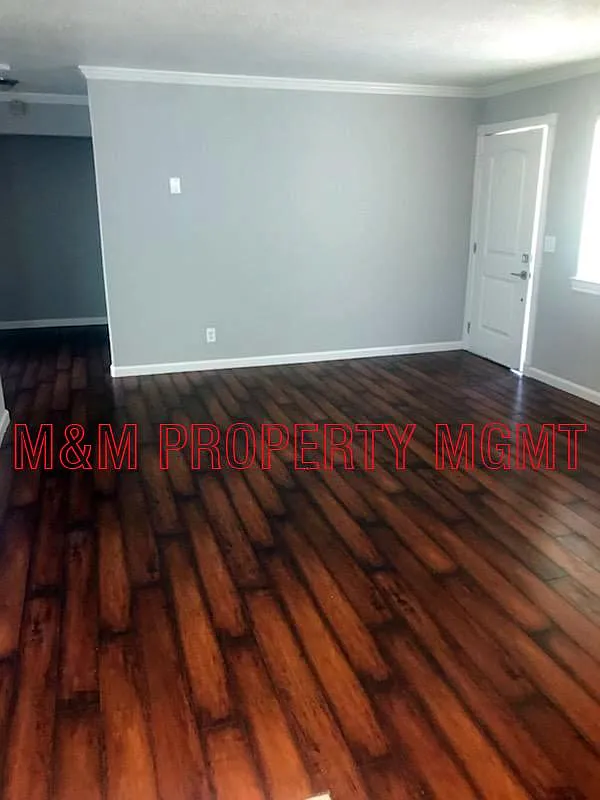 4048 Bruce Way photo 1