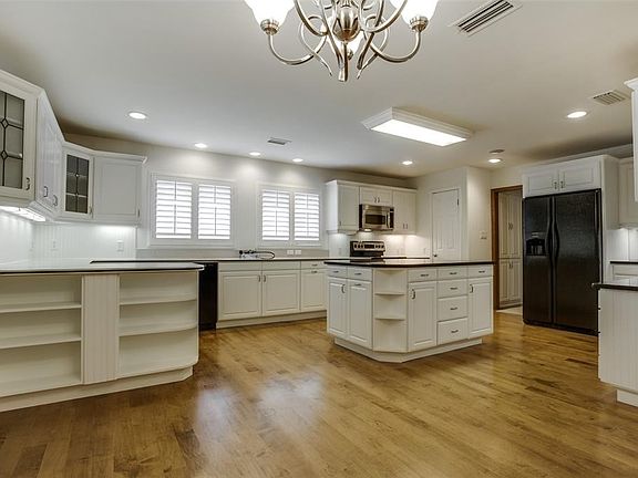 5th image of 5708 Club Oaks Dr