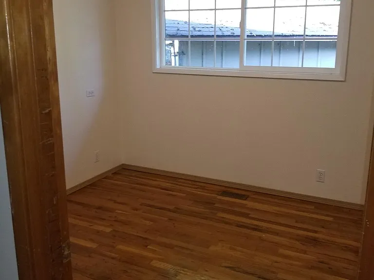 966 NW Cypress Ave — Photo 18