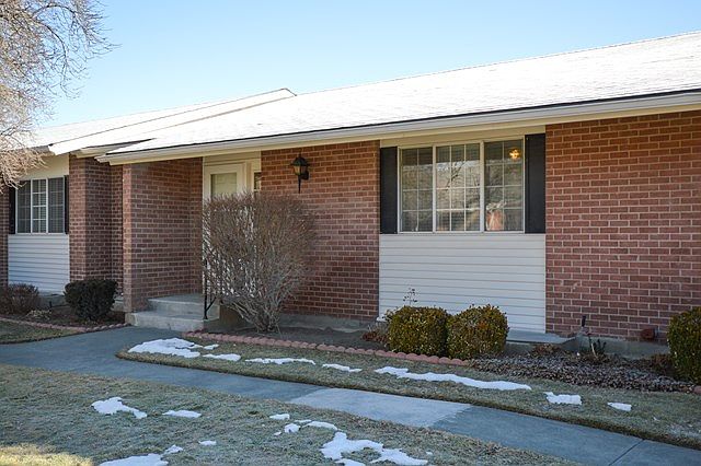 1st image of 801 Linden Pl