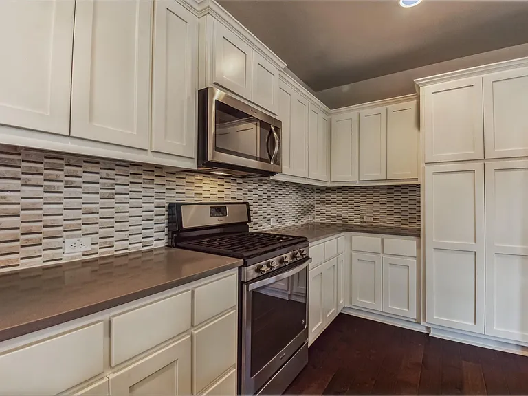 13800 Lyndhurst St #221 — Photo 8