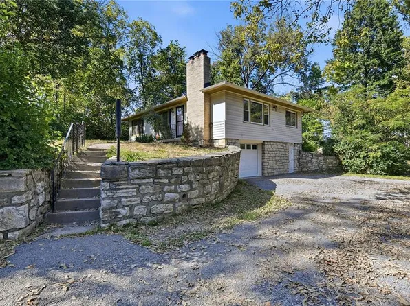 2216 NE 39th Ter, Kansas City, MO 64116