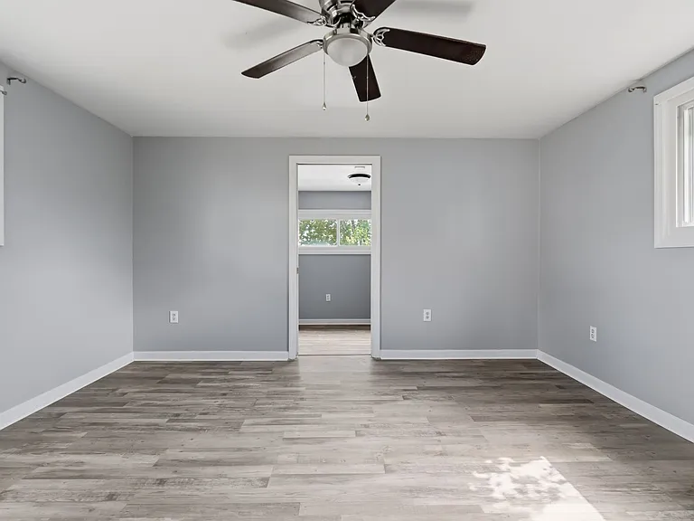 214 Campbell St — Photo 18