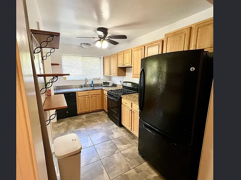 10527 Montrose Ave #104 — Photo 7
