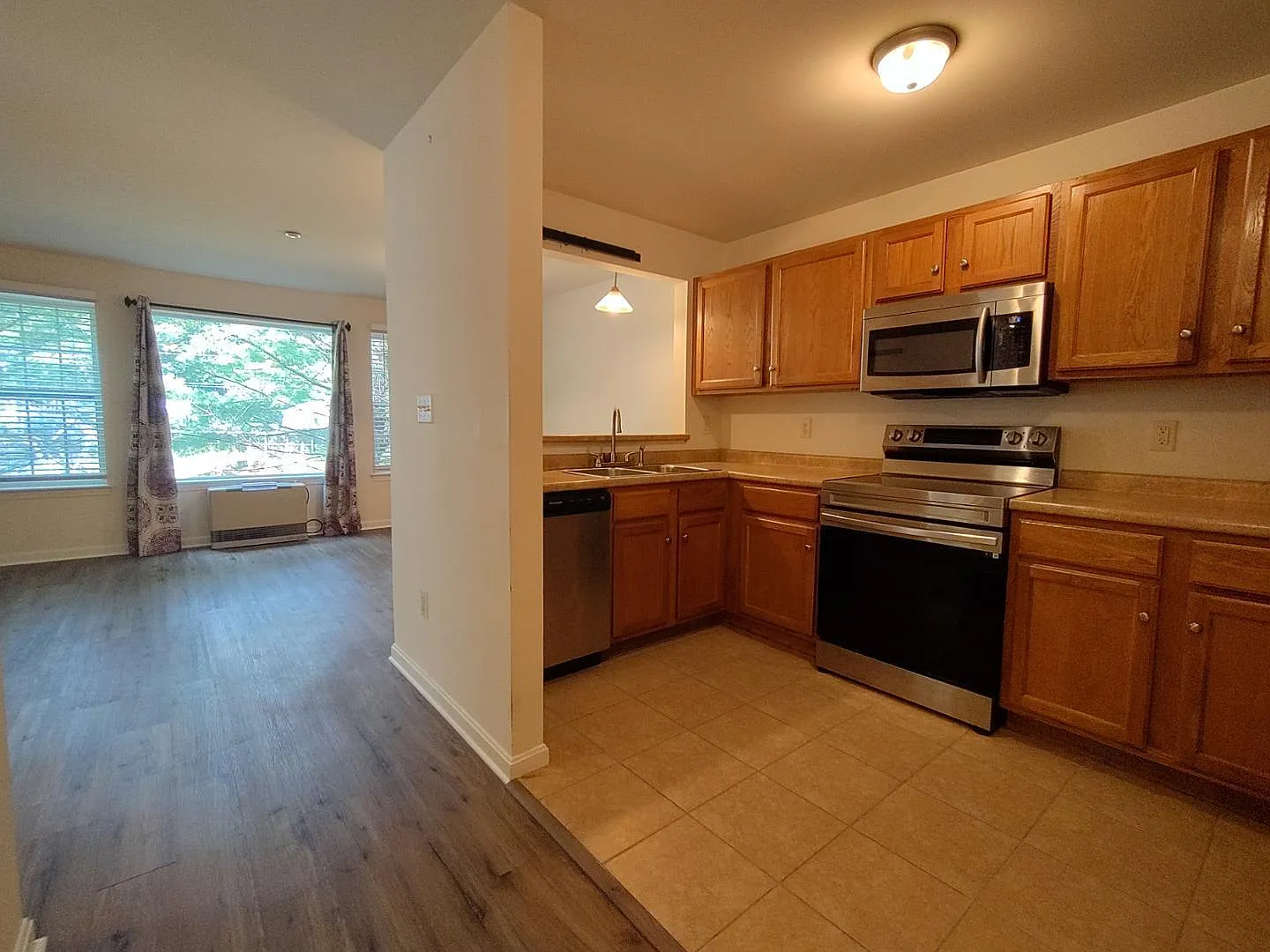 2 bed, 1.0 bath, 790 sqft, $2,200 — Photo 4
