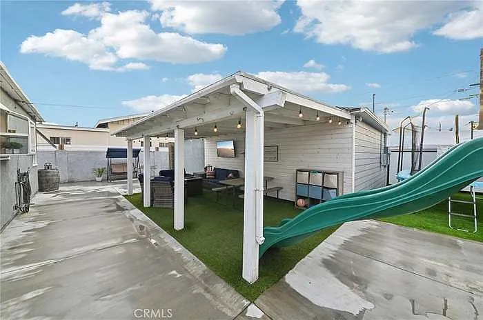 835 N Pine St — Photo 30