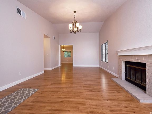 3rd image of 9324 Emerald Vista Dr