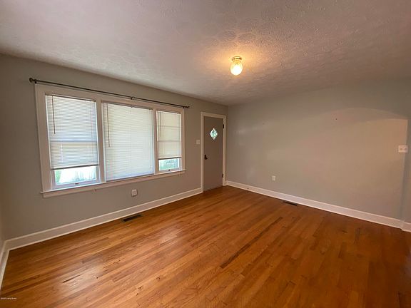 2nd image of 1502 Collegeview Dr