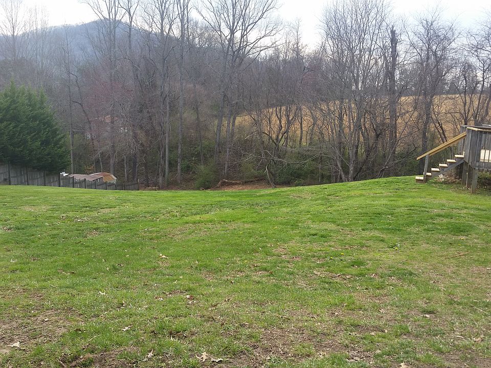 2nd image of 32 Dorothy Ln