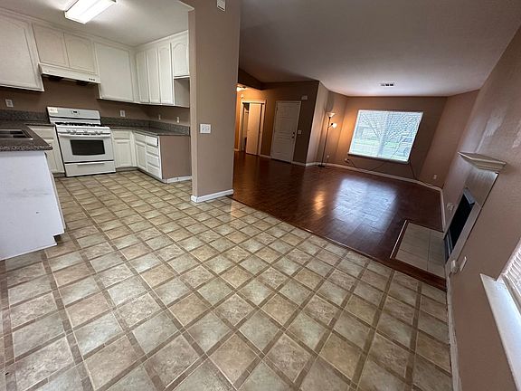 3rd image of 206 Cordova Ln