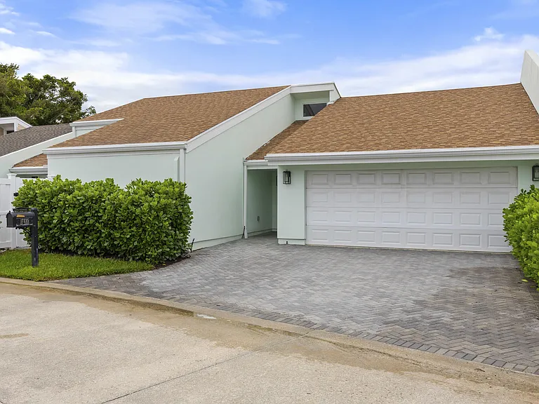 17235 Bay St — Photo 40