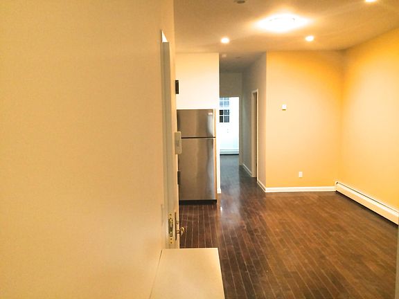 5th image of 194 Howard Ave APT 1