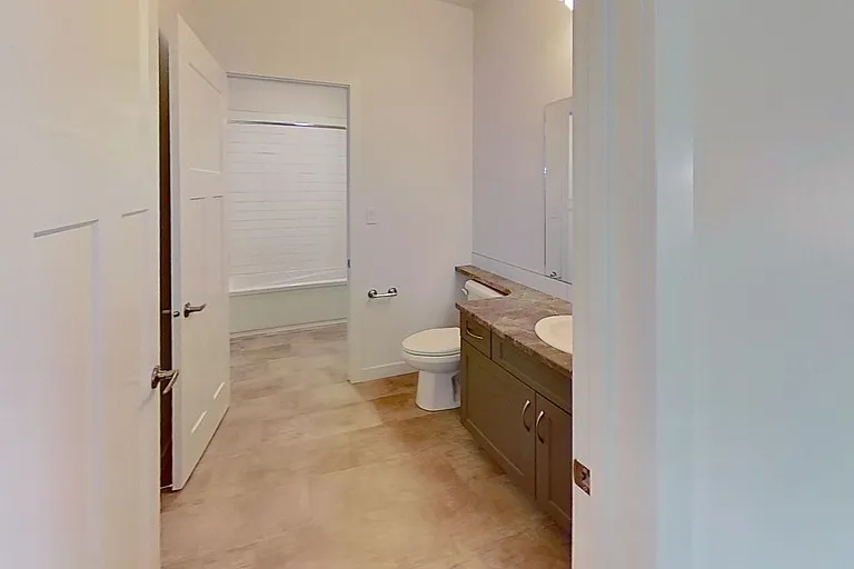 439 Makenny St #203 — Photo 5
