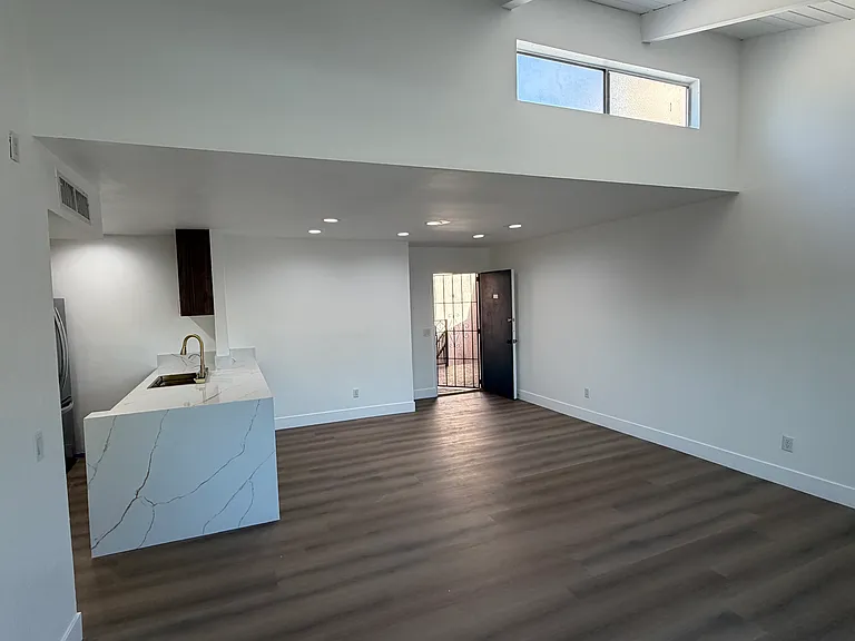 10331 Lindley Ave #209 — Photo 7