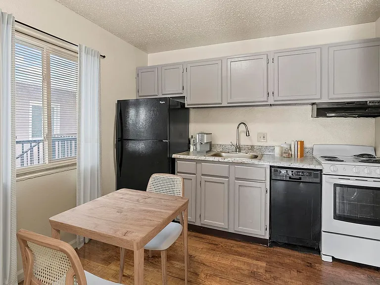 Westport Crossing Apartments — Photo 35