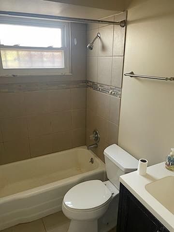 2nd image of 466 E Kossuth St #B