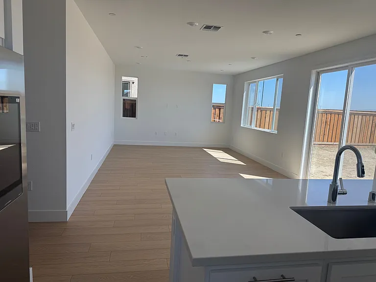 Eagle Ln — Photo 20