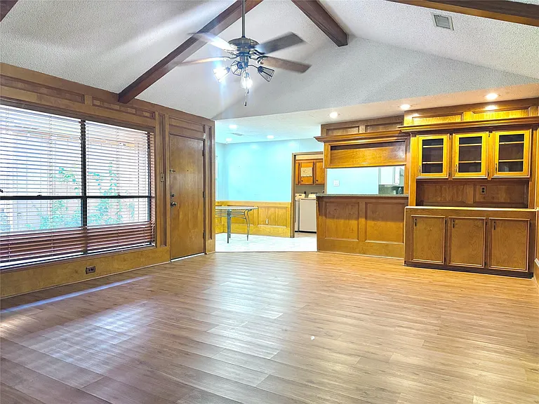 9002 Sabastian Dr — Photo 12