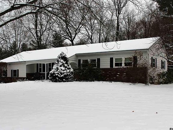 4th image of 20 Ashley Dr