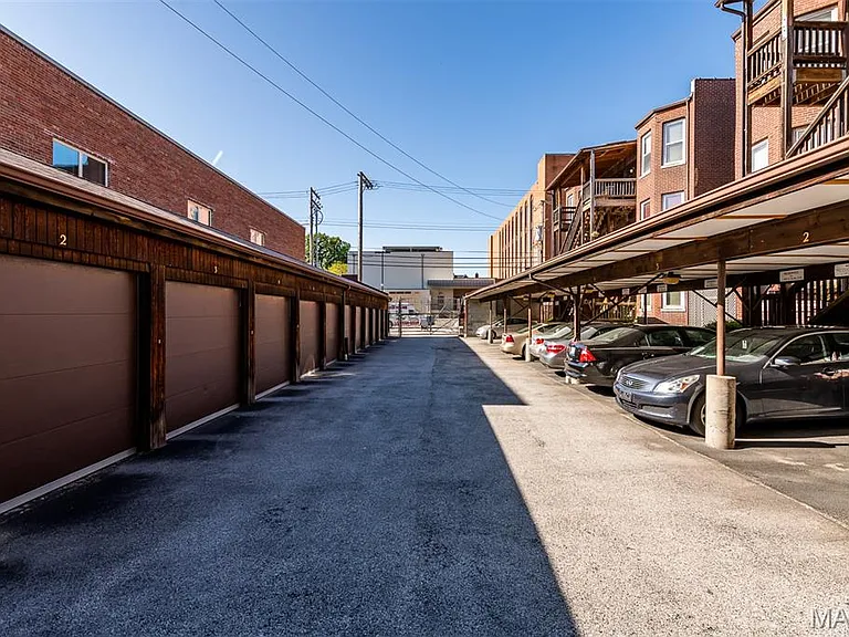 4250 Lindell Blvd #A — Photo 26
