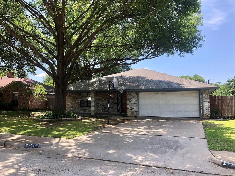 1st image of 217 Oakhaven Dr