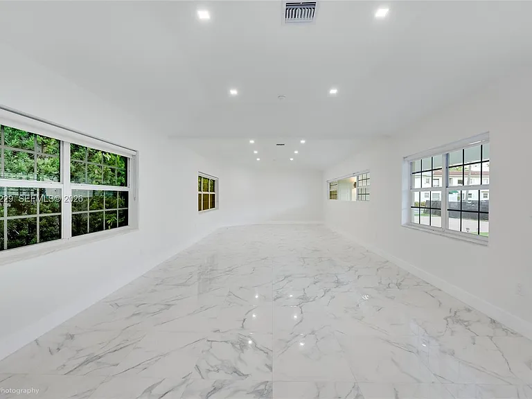52 Camden Dr — Photo 12
