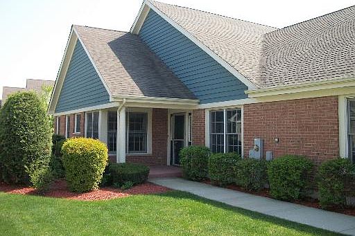2nd image of 10 S Wysteria Dr