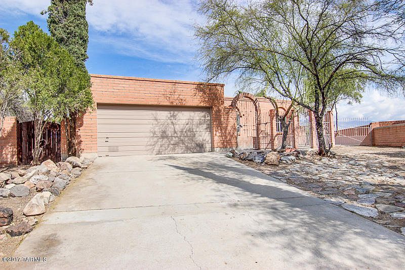 1st image of 2130 N Tanglewood Pl