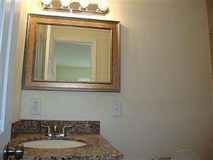 5th image of 741 NW 38th Ave