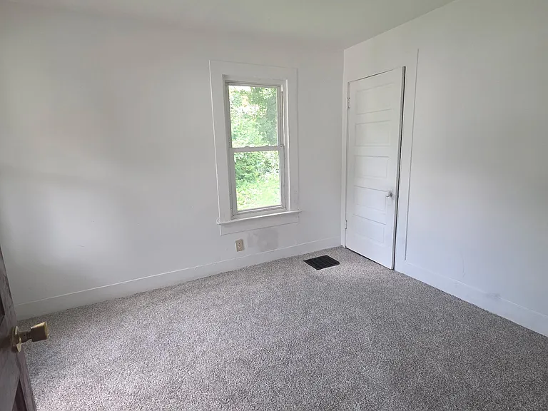 419 Luck Ave — Photo 6