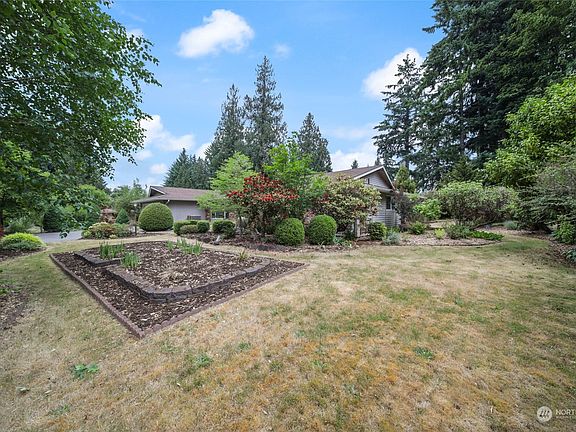 3rd image of 6415 Sierra Drive SE
