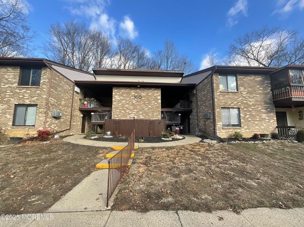 160 Cross Slope Court UNIT J, Manalapan, NJ 07726