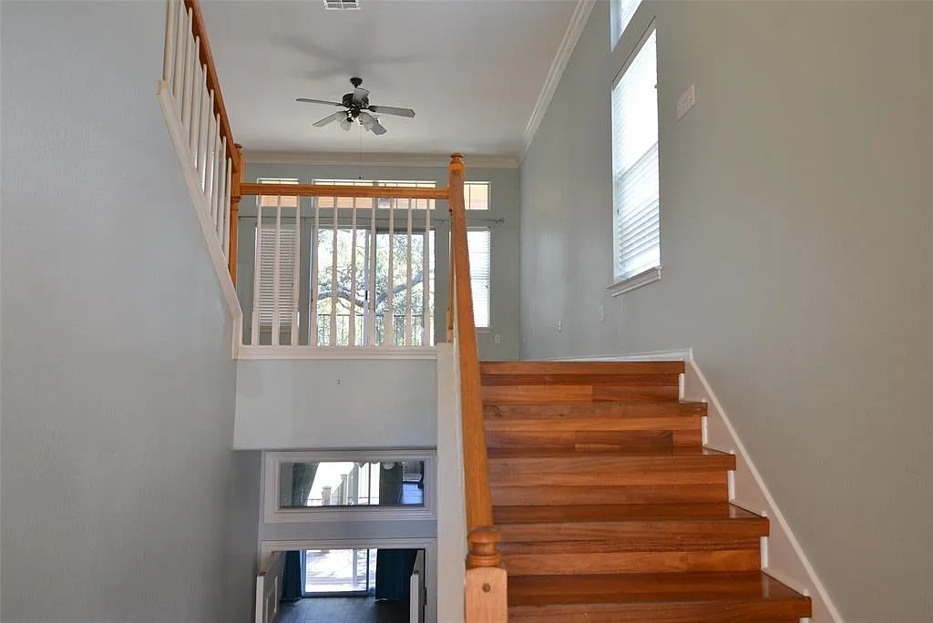 2 bed, 3.5 bath, 1942 sqft, $2,800 — Photo 3