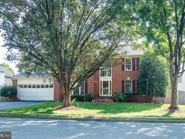 1507 Summerset Pl, Herndon, VA 20170
