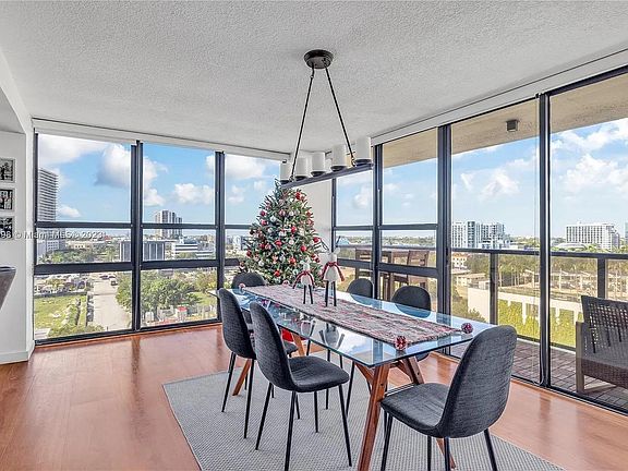 5th image of 600 NE 36th St APT 1123