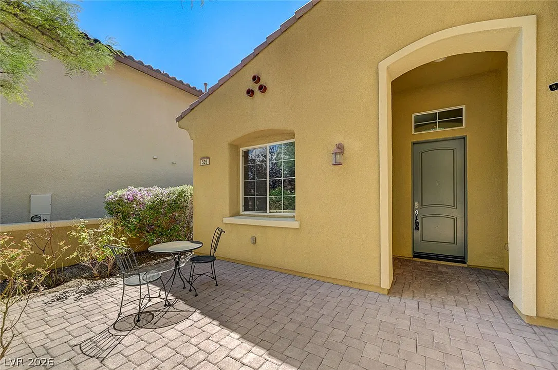 4 bed, 3.0 bath, 3587 sqft, $3,500 — Photo 4