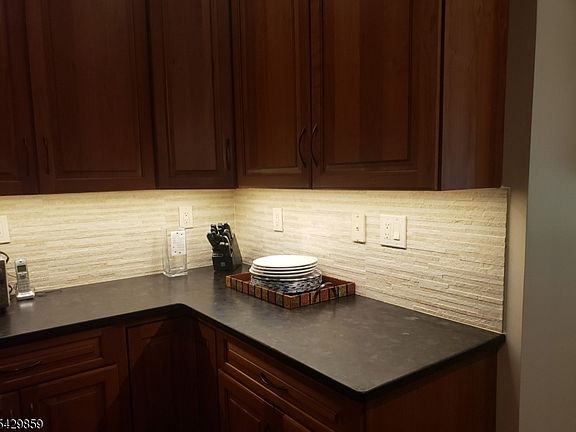 4th image of 8 Quarry Dr APT C1