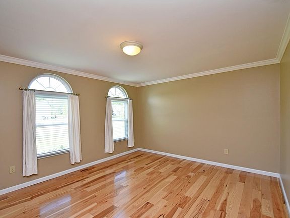 3rd image of 8240 Twin Cove Ct