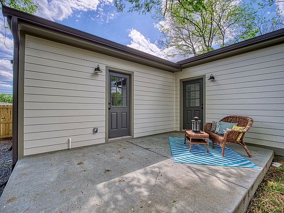 5th image of 903 Broadmoor Dr