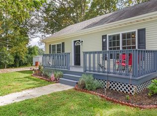 28 Montrose St, Flat Rock, NC 28731