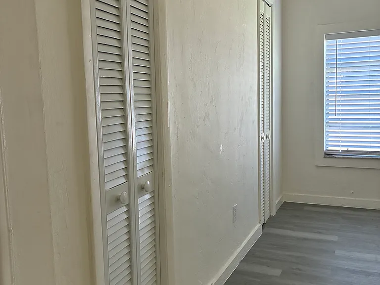 3118 SW 22nd Ter — Photo 13