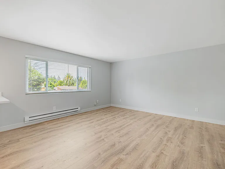 Silicon Valley Apartments — Photo 25