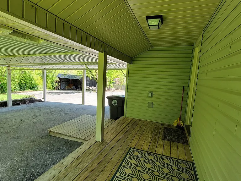 250 E Main St — Photo 22