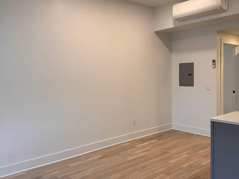 95 Troup St #5 — Photo 10