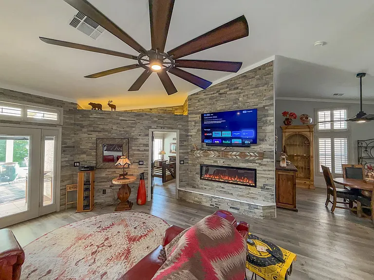 1394 Harbour Dr — Photo 9