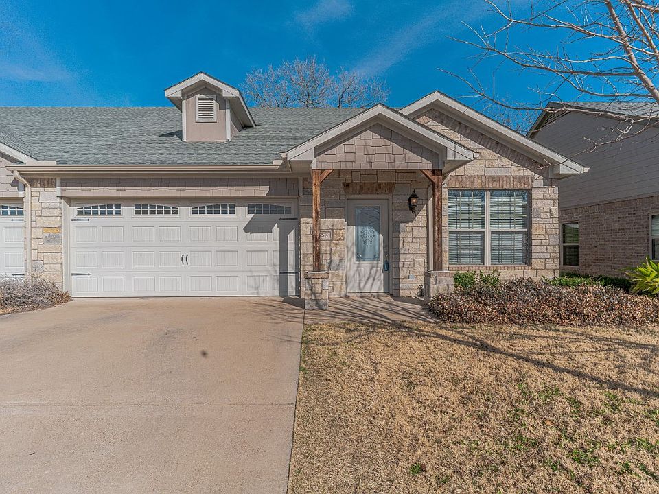 2224 Cobblestone Ct, Granbury, TX 76049 Zillow