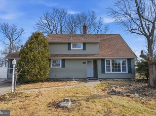 118 Wildflower Rd, Levittown, PA 19057