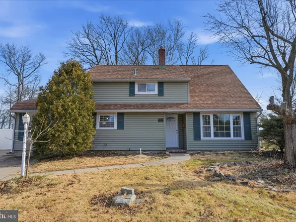 118 Wildflower Rd, Levittown, PA 19057